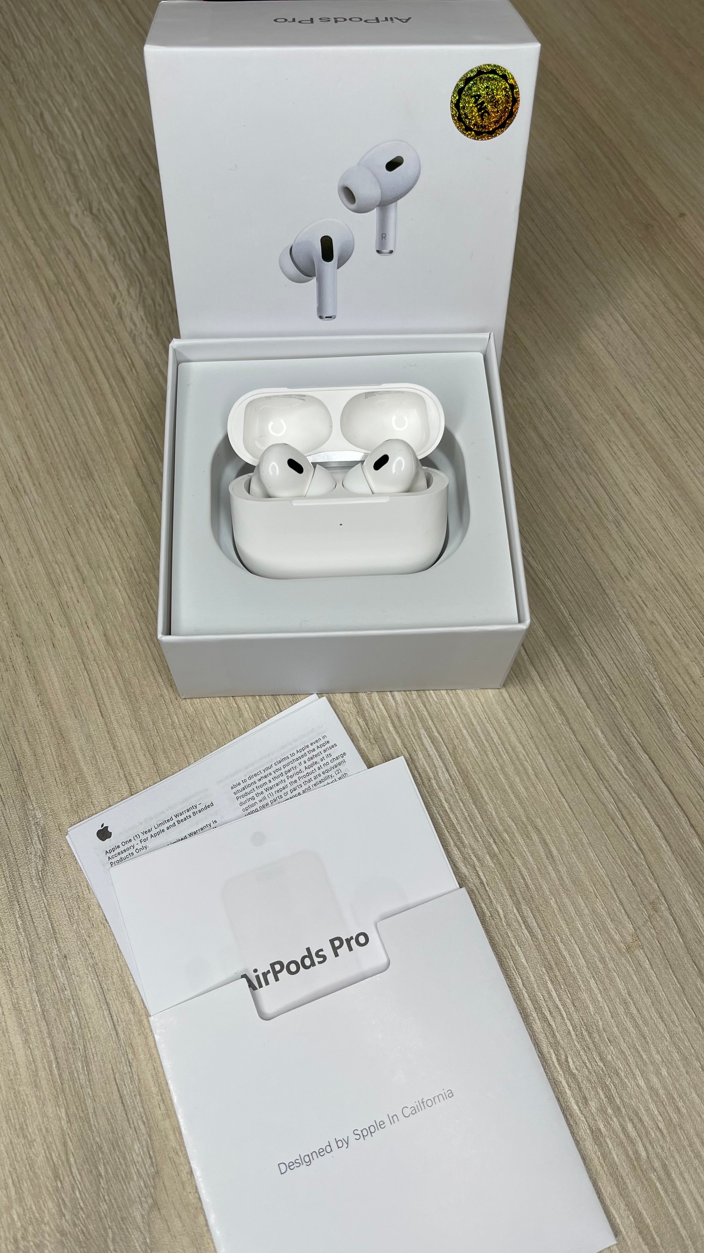 Fone de Ouvido sem Fio AirPods Pro - Linha Premium com a Logo da Maçã com Microfone e Cancelamento de Ruído