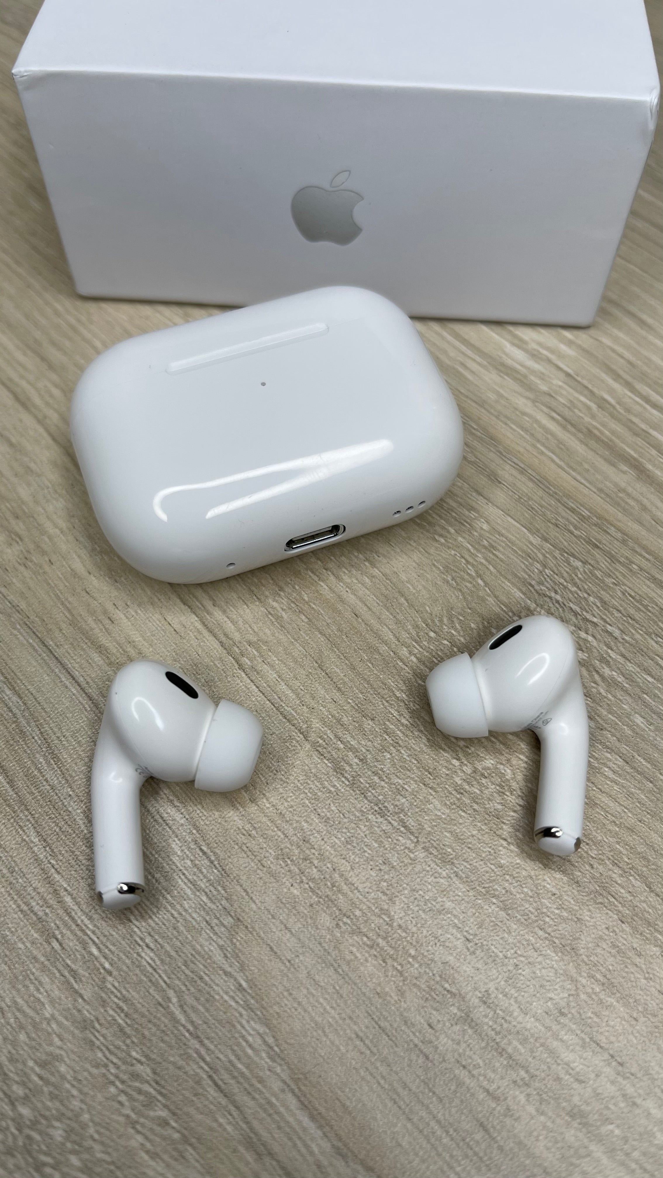 Fone de Ouvido sem Fio AirPods Pro - Linha Premium com a Logo da Maçã com Microfone e Cancelamento de Ruído